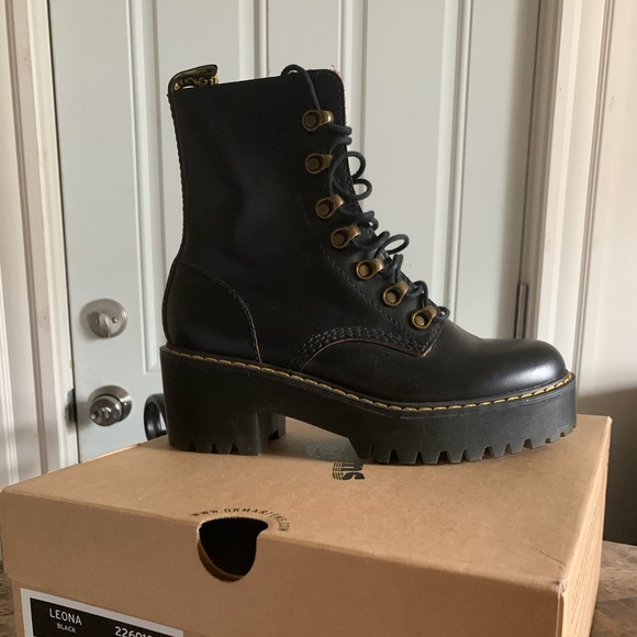 Dr. Martens Shoes - Dr. Martens - Leona Vintage Smooth Black